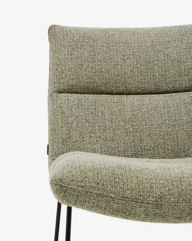 Butaca Asen - de chenilla verde y patas de acero negro FSC 100% en Beige - Butacas, banquetas y puffs, Uruguay | Kavehome, vista 4