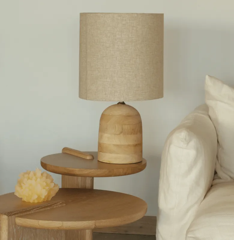 L. MESA SARAH en Madera natural - Lámparas de mesa, Uruguay | Masinfinito Casa