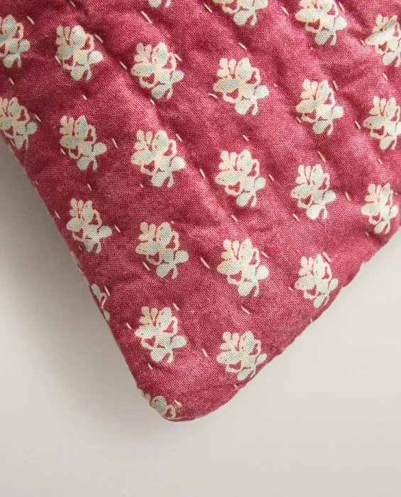 FUNDA COJÍN ALGODÓN FLORES | KATHARINE POLE en Rosa - Textiles, Uruguay | Zara Home, vista 3
