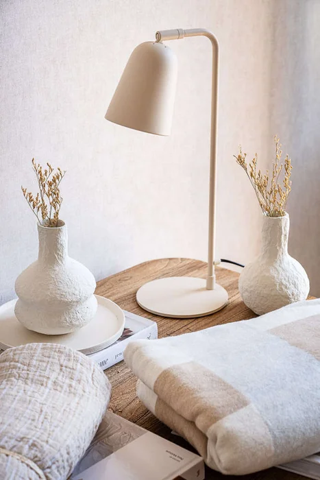 LAMPARA DE MESA VIK - ARENA en Beige - Lámparas de mesa, Uruguay | La Iberica, vista 5