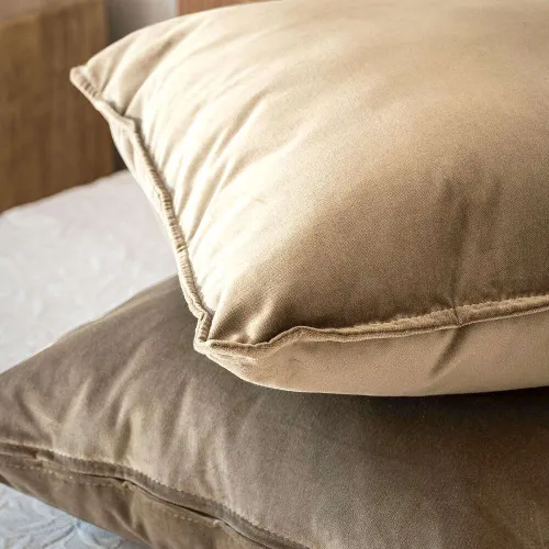 ALMOHADON TERCIOPELO OLIVA - 55 X 55 CMS en Verde oliva - Textiles, Uruguay | La Iberica