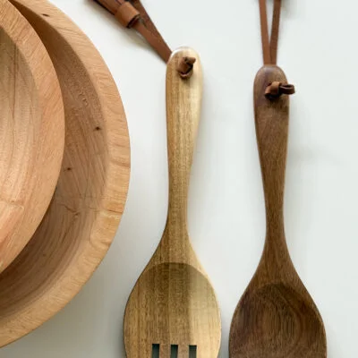 Juego de cubiertos ensaladeros con cuero en Madera natural - Decoración, Uruguay | Dreams On Time, vista 2