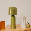 Lámpara de mesa Monze en metal pintado de verde en Verde - Lámparas de mesa, Uruguay | Kavehome, vista 2 de 6