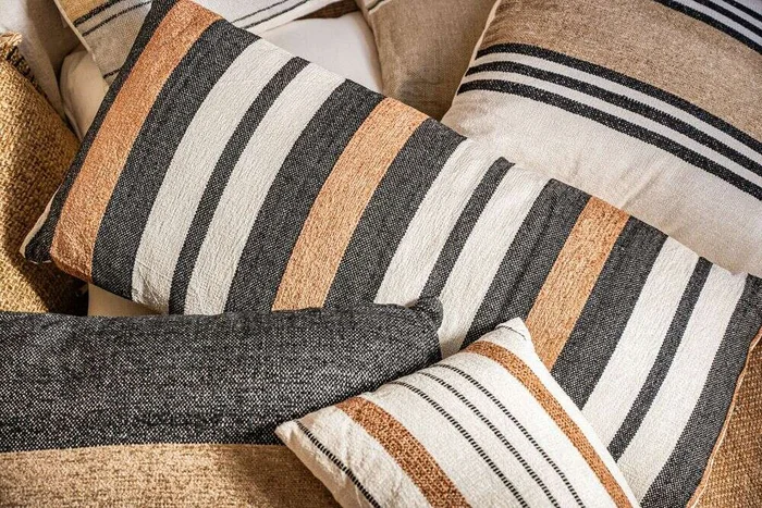 ALMOHADON RAYADO DENIM / CHOCO - 35 X 80 CMS en Multicolor - Textiles, Uruguay | La Iberica, vista 9