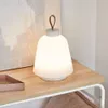 Lámpara de mesa Udiya de polietileno y metal acabado blanco en Blanco - Lámparas de mesa, Uruguay | Kavehome, vista 4 de 8