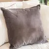 ALMOHADON TERCIOPELO GRIS - 55 X 55 CMS en Gris - Textiles, Uruguay | La Iberica, vista 2 de 12