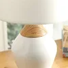 LAMPARA PORCELANA SIMIL MADERA D22x37CM BLANCA en Blanco - Lámparas de mesa, Uruguay | Koz, vista 4 de 4