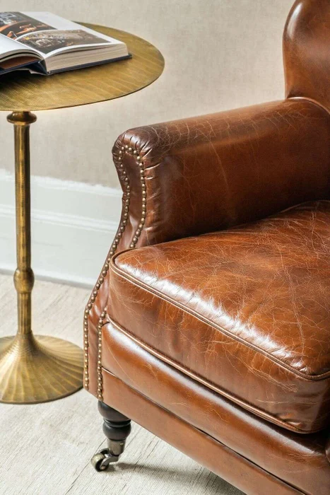 BERGERE CUERO ITALIANO ENVEJECIDO CON TACHAS en Marrón - Sillones y sofás, Uruguay | La Iberica, vista 4