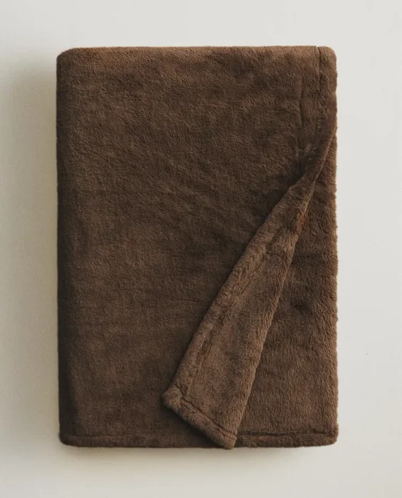 MANTA PELO DOBLE FAZ en Marrón - Textiles, Uruguay | Zara Home