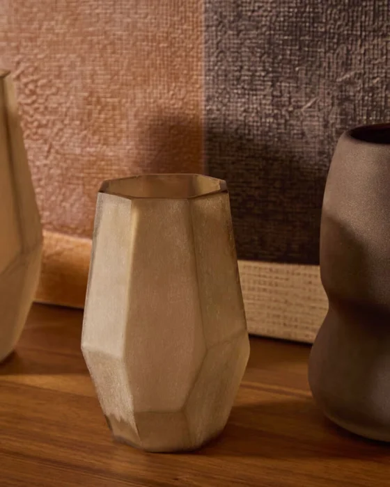 Jarrón Arai de vidrio reciclado gris - 16,5 cm en Marrón - Jarrones, Uruguay | Kavehome, vista 3