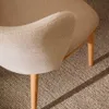 Silla Ciselia chenilla beige y madera maciza de fresno acabado tono natural FSC Mix Credit en Beige - Sillas, Uruguay | Kavehome, vista 3 de 9