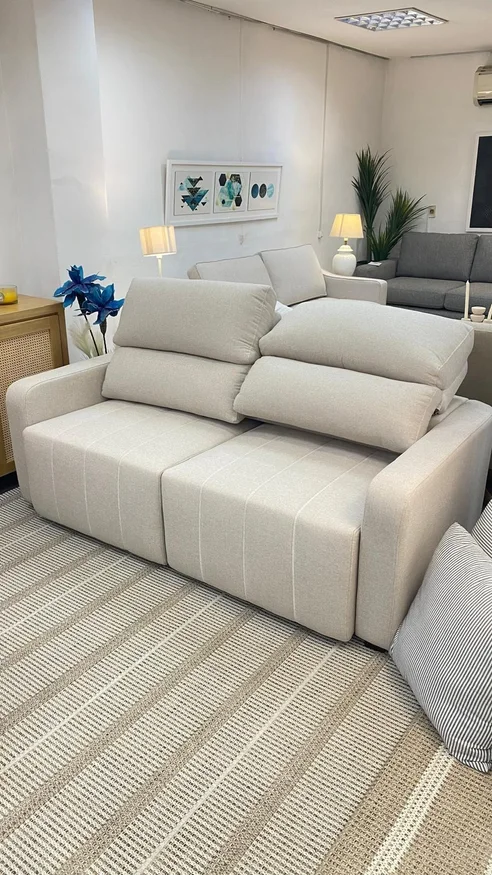 Sofá Havai Extensible Reclinable – Gris – 2 cuerpos en Beige - Sillones y sofás, Uruguay | Berna home, vista 2