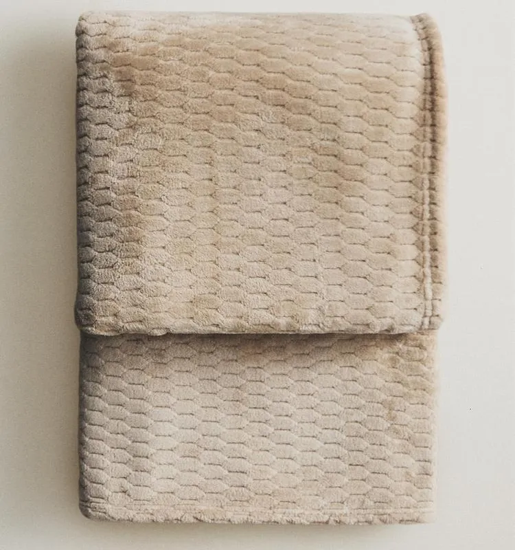 MANTA POLAR TEXTURA en Beige - Textiles, Uruguay | Zara Home