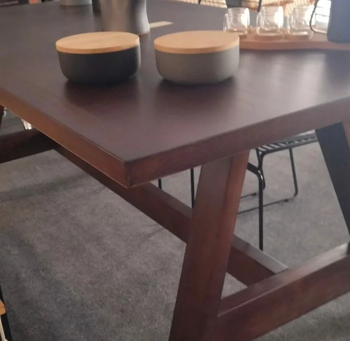 Mesa comedor de madera de pino MILAN en Madera natural - Mesas de living, Uruguay | Simple Deco, vista 2