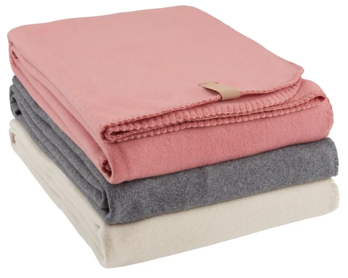 Manta throw DAGLILJE 130x170 gris oscuro en Gris - Textiles, Uruguay | JYSK, vista 2
