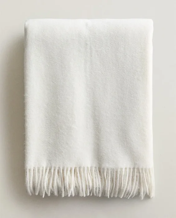MANTA CASHMERE en Blanco - Textiles, Uruguay | Zara Home