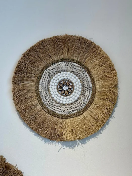 Deco de pared con fibra y caracoles flor en Madera natural - Espejos, Uruguay | FMB