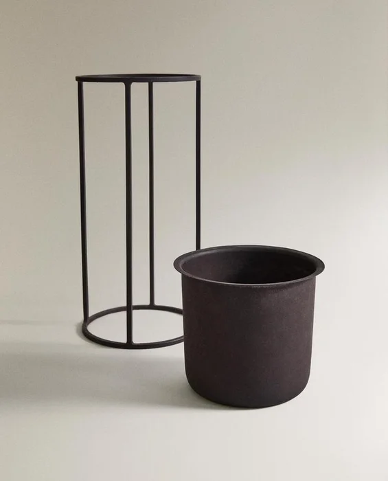 MACETERO METÁLICO en Negro - Jarrones, Uruguay | Zara Home, vista 4
