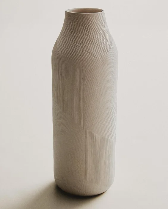 JARRÓN CERÁMICA TEXTURA en Beige - Jarrones, Uruguay | Zara Home