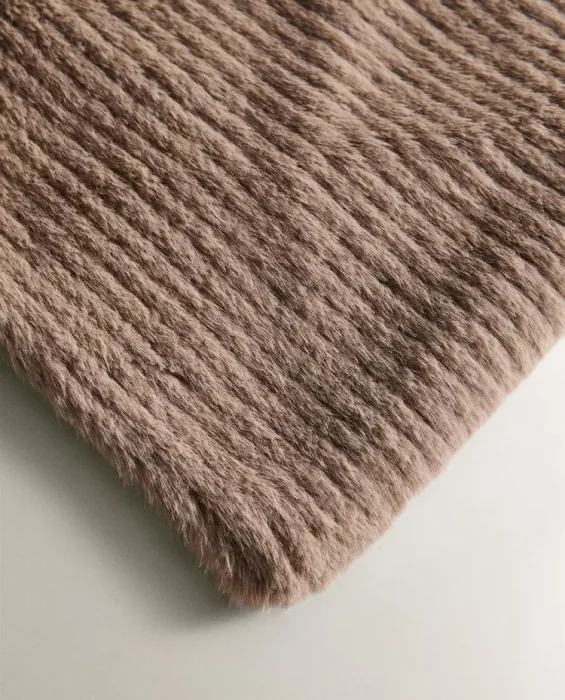 MANTA PELO TEXTURA LÍNEAS - Textiles, Uruguay | Zara Home, vista 3
