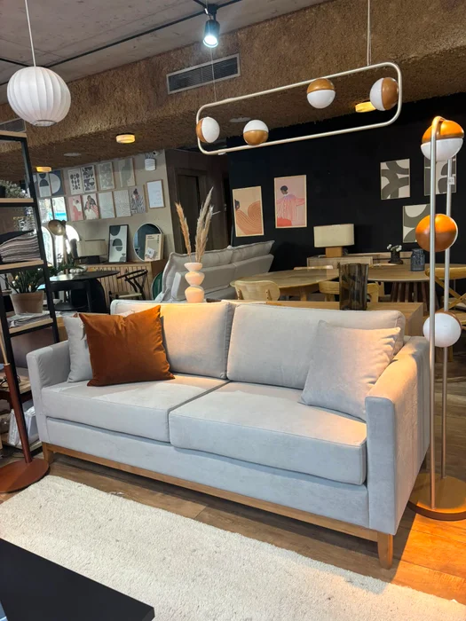 Sofá Felini 3 Cuerpos (200 cm) – Gris Claro Aqua Block en Gris - Sillones y sofás, Uruguay | Berna home, vista 2