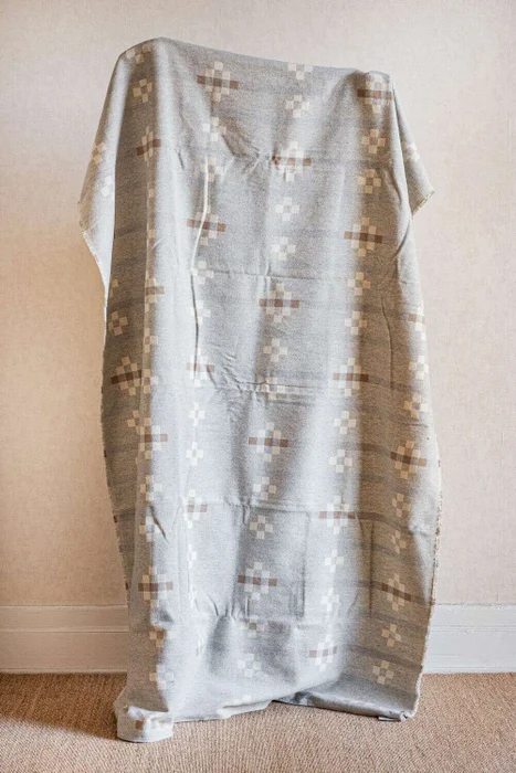 MANTA AUSTRIACA - AMBER GREIGE en Beige - Textiles, Uruguay | La Iberica