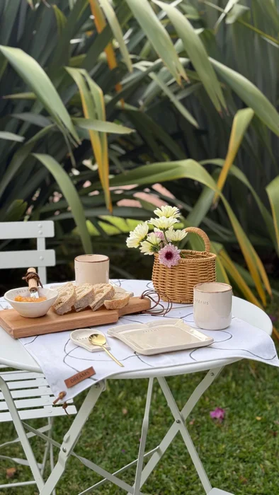 Kit desayuno con vaso de cerámica, apoya cucharas, plato y cucharita en Beige - Decoración, Uruguay | Dreams On Time, vista 45