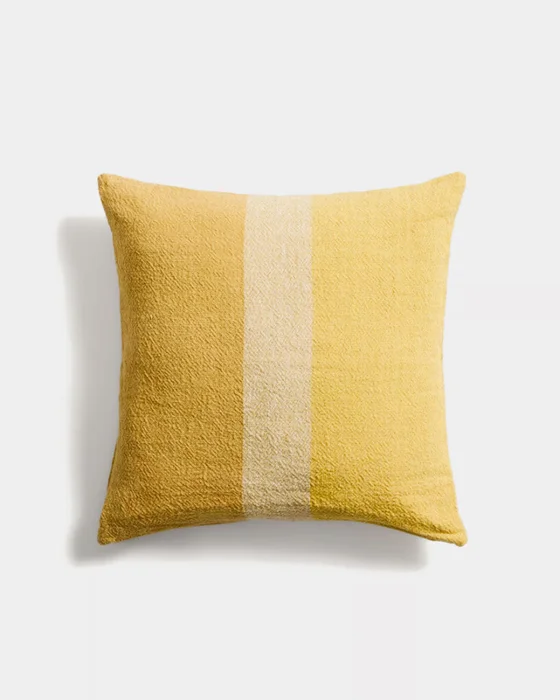 Almohadón Nurei de algodón y lino amarillo, 50 x 50 cm en Amarillo - Textiles, Uruguay | Kavehome