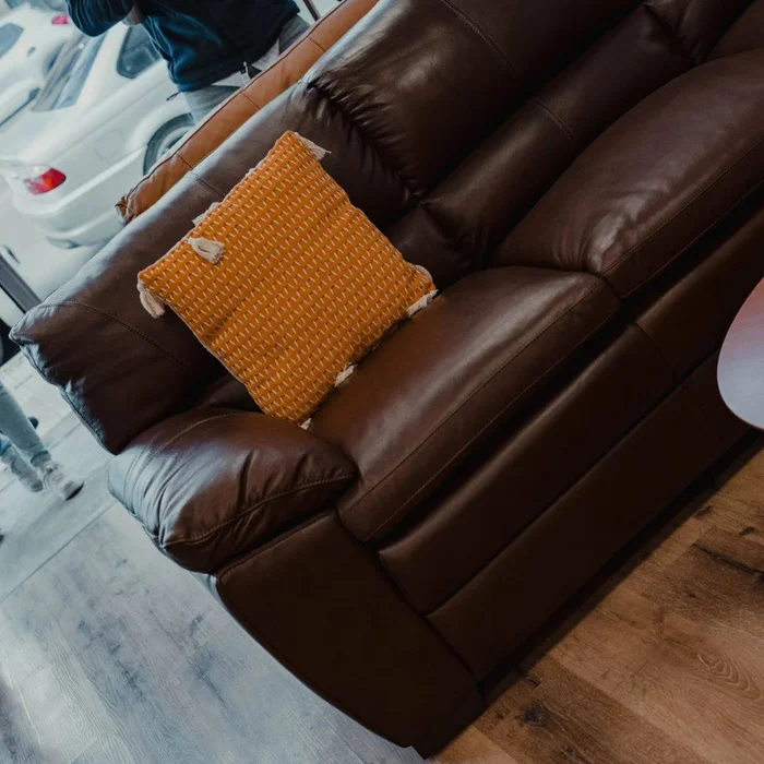 Sillón 100% Cuero - 2 Cuerpos Promax - Marrón en Marrón - Sillones y sofás, Uruguay | Ecowood, vista 4