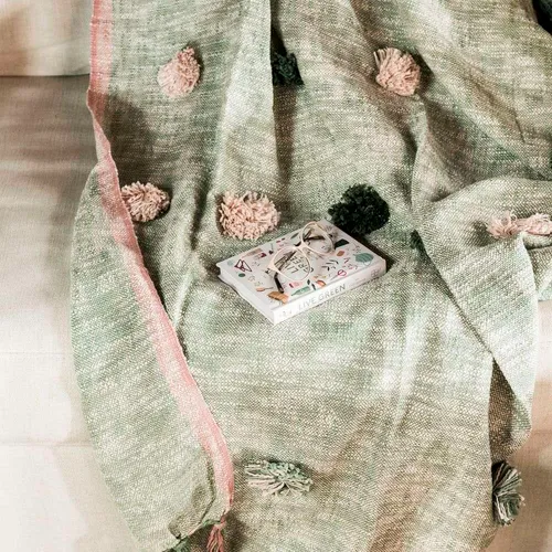 THROW 100% ALGODON CON POMPONES - VERDE Y ROSA en Multicolor - Textiles, Uruguay | La Iberica