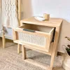 Mesa de luz con esterilla de viena natural y agarres negros en Madera natural - Mesas de luz, Uruguay | Decoramuss, vista 2 de 2