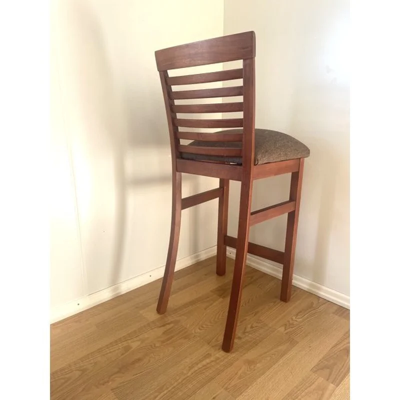 Taburete curvo horizontal — Serra Amoblamientos en Marrón - Sillas, Uruguay | Serra Amoblamientos, vista 4