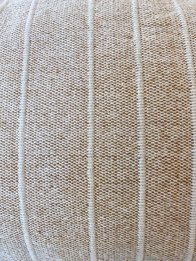 Almohadón Algodón Tostado Raya Rectangular en Marrón - Textiles, Uruguay | Indrana, vista 2