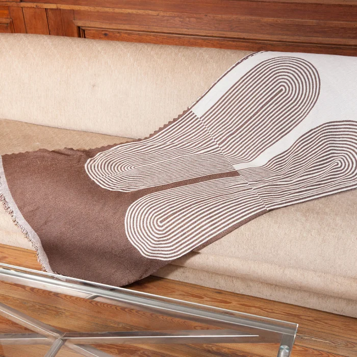 Manta para sillón y cama con diseños semicírculo marrón - 180 x 230 cm en Marrón - Textiles, Uruguay | Buho Store, vista 4