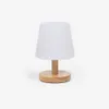 Lámpara de mesa Ambar de polietileno y madera en Madera natural - Lámparas de mesa, Uruguay | Kavehome, vista 1 de 6