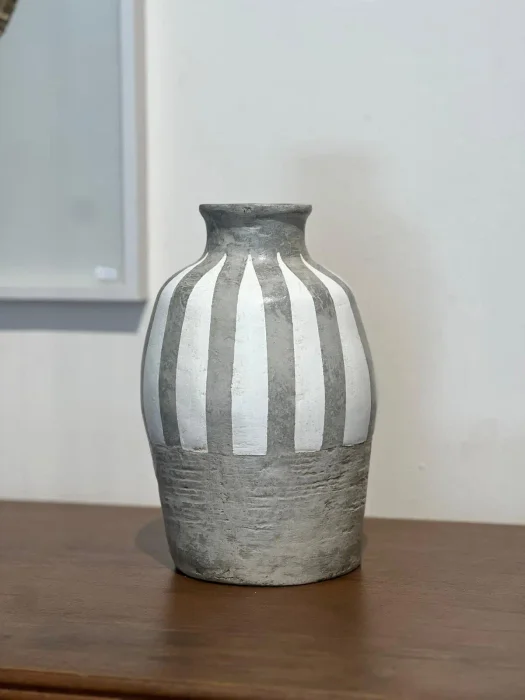 Botella mitad rayas gris en Multicolor - Jarrones, Uruguay | FMB