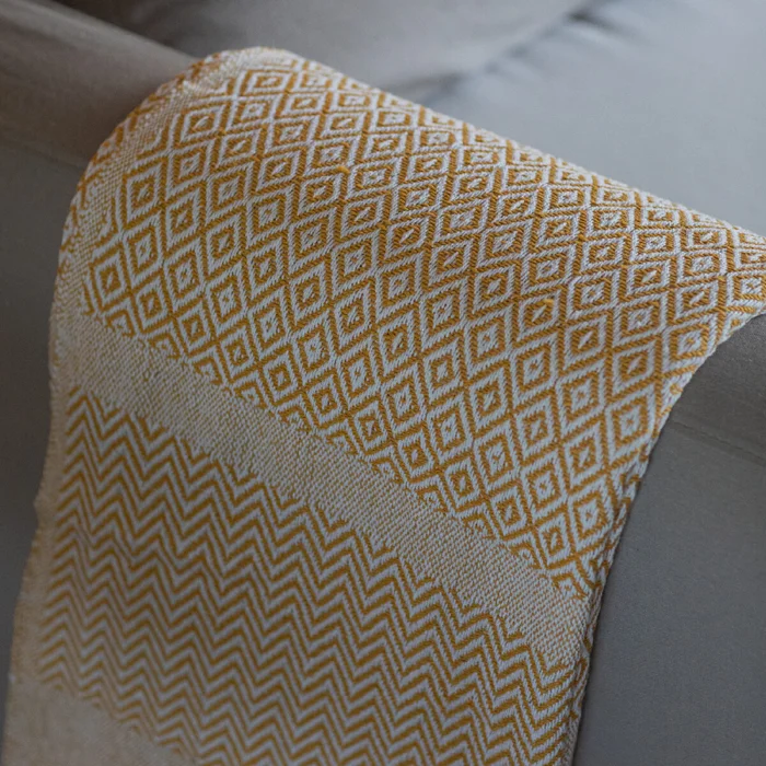 Manta para sillón y cama algodón Rombos Mostaza - 180 x 130 cm - Textiles, Uruguay | Buho Store, vista 3