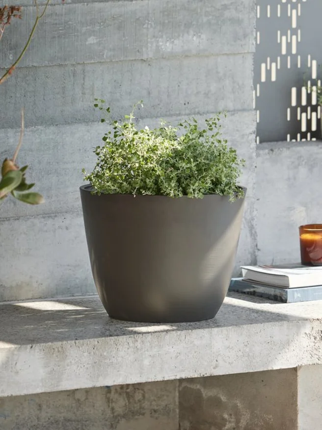 Maceta HVEPS Ø41xA33 gris en Gris - Muebles para el exterior, Uruguay | JYSK, vista 2