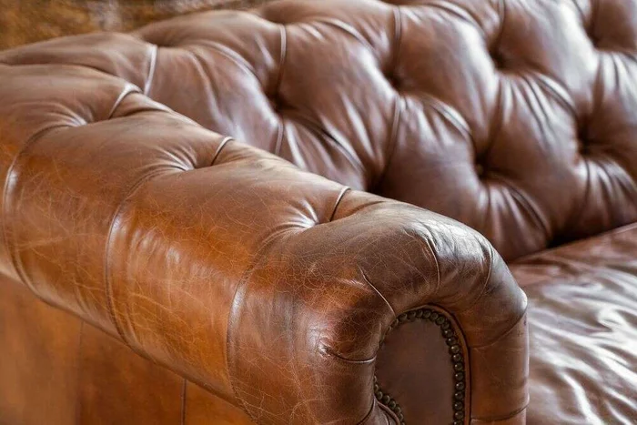 SILLON CHESTERFIELD - CUERO ITALIANO - XL en Marrón - Sillones y sofás, Uruguay | La Iberica, vista 29