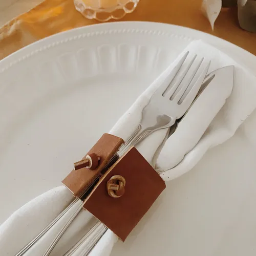 Servilleteros de cuero con doble nudo – Set x6 - Textiles, Uruguay | Dreams On Time