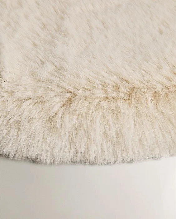 ALFOMBRA PEQUEÑA IRREGULAR PELO en Blanco - Alfombras, Uruguay | Zara Home, vista 4