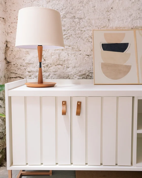 Rack Trendy Blanco (Pie Dorado) 140 cm en Blanco - Muebles para TV, Uruguay | Berna home, vista 3