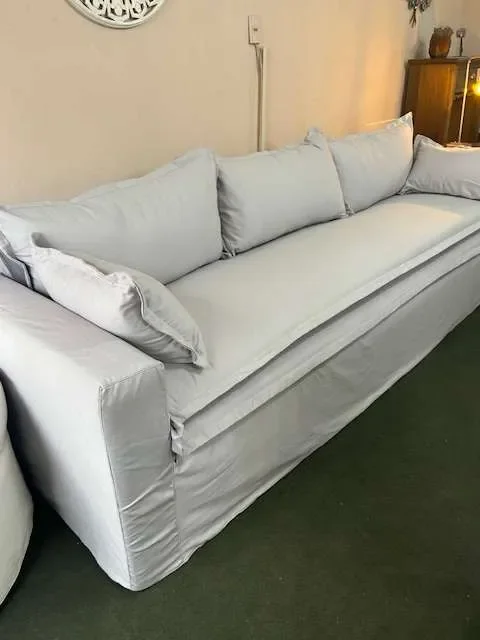 Sofá doble almohadón de asiento con fundas 100% desmontables en Gris - Sillones y sofás, Uruguay | Viladecó Muebles, vista 2