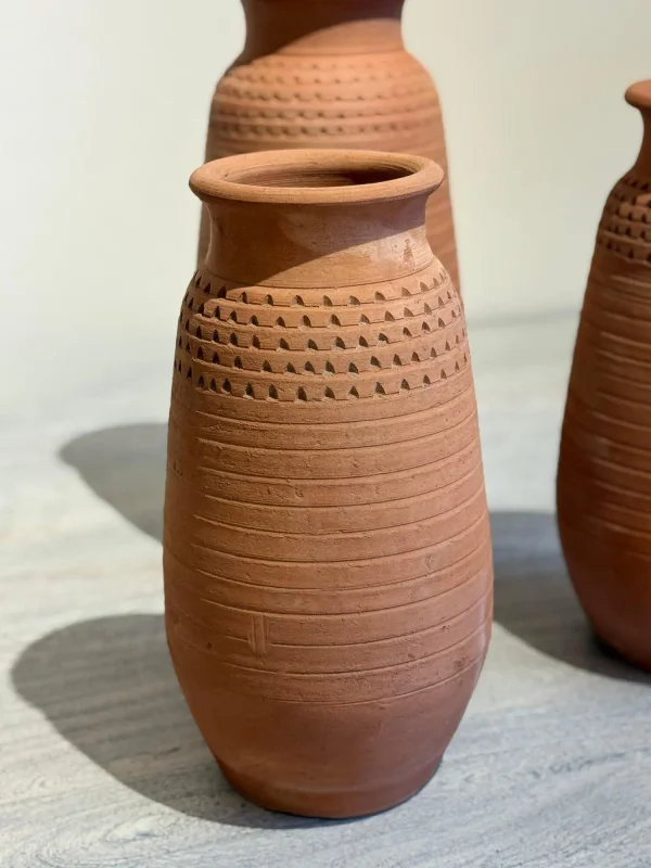 Vasija de barro labrada en Terracota - Jarrones, Uruguay | FMB, vista 3