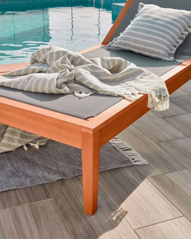 Reposera de exterior Caterin - de madera maciza de eucalipto en color gris en Gris - Muebles para el exterior, Uruguay | Kavehome, vista 4