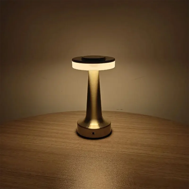 Lámpara de Mesa Lucerna Portátil Recargable Gold en Amarillo - Lámparas de mesa, Uruguay | Serlux, vista 3