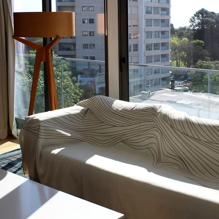 Manta para sillón y cama con diseños marrón - 180 x 280 cm en Beige - Textiles, Uruguay | Buho Store, vista 5