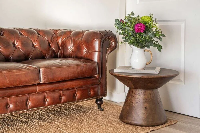 SILLON CHESTERFIELD CUERO ITALIANO - 2 CUERPOS en Marrón - Sillones y sofás, Uruguay | La Iberica, vista 5