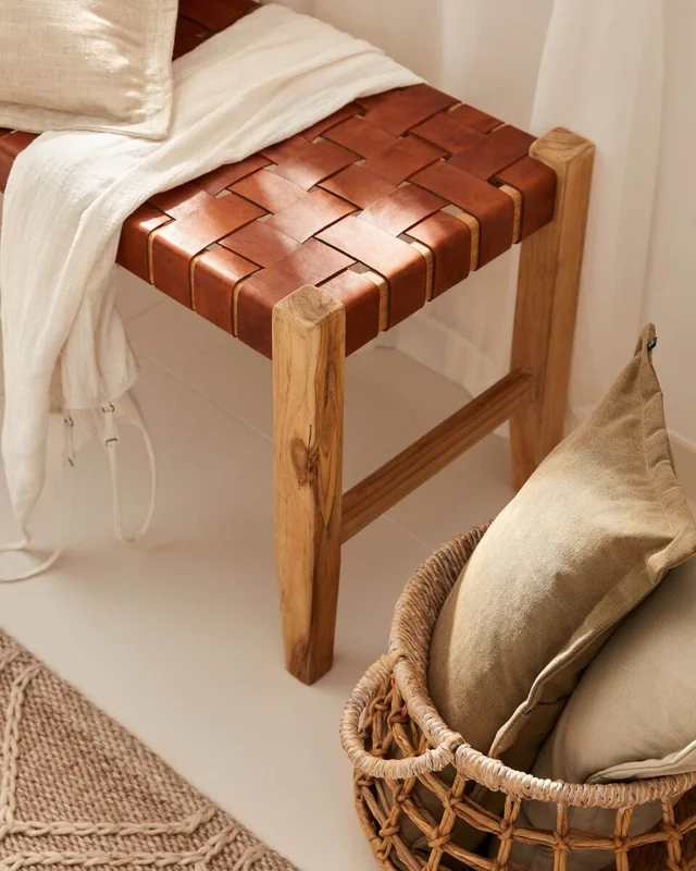 Banco Calixta de madera maciza de teca en Madera natural - Butacas, banquetas y puffs, Uruguay | Kavehome, vista 3