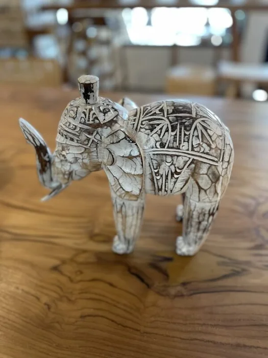 Elefante tallado en madera color blanco en Blanco - Decoración, Uruguay | Balihai